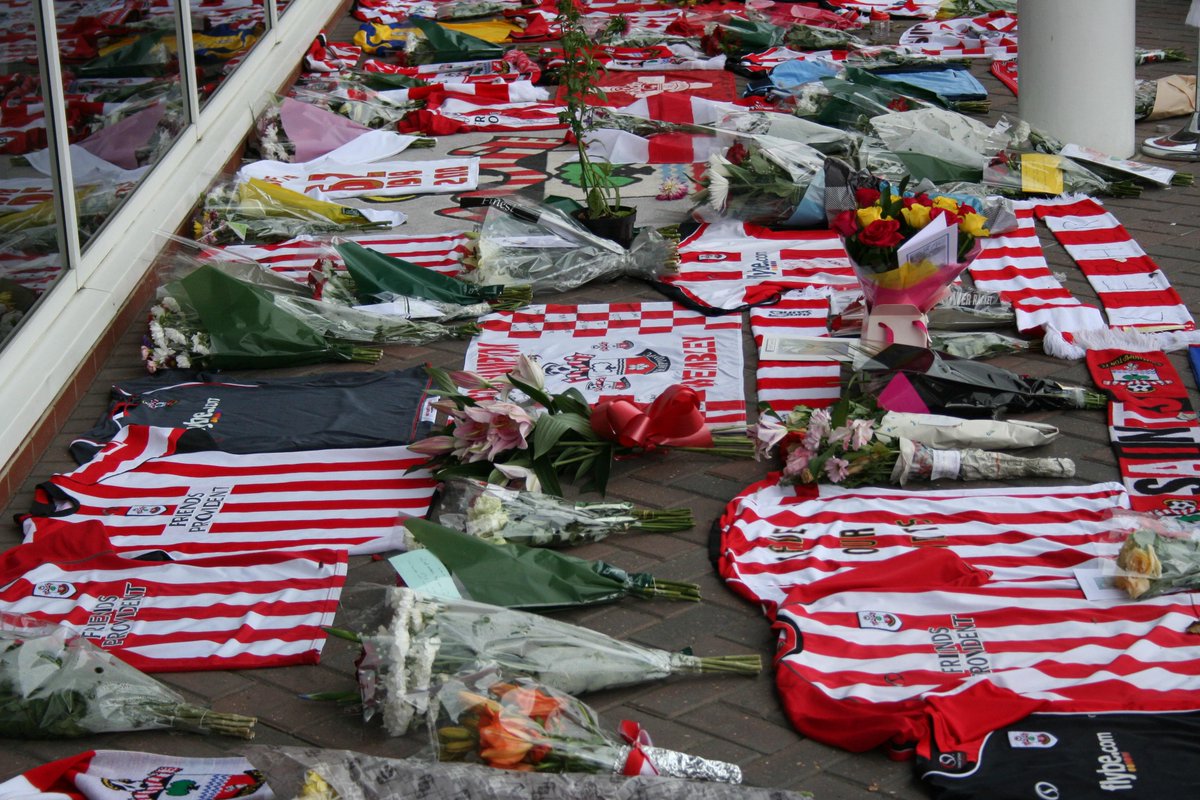 TractorSaint's tweet photo. He would be proud of what #saintsfc have achieved this season. #StMarkus #ShowYourStripes #saintsfc http://t.co/Ex68JOcKt1