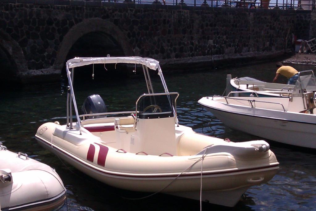 ColbacMarine's tweet photo. #Colbac 580 #Battelli #artigianali #madeinitaly #Gommone #barche #nautica #mare #seapassion #photooftheday #estate http://t.co/vQpjAxbq7j