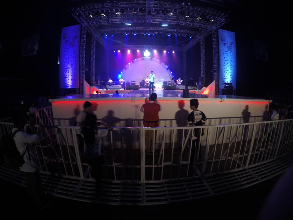 labsproject15's tweet photo. Yeay! Live performance by @Jast5band #LABSPROJECT15 http://t.co/jnh2QMuzq3