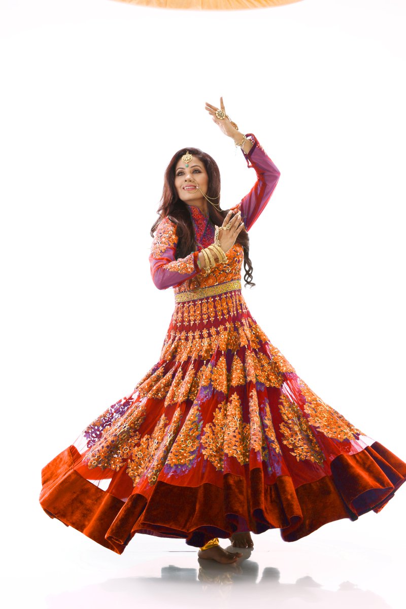sufisoniaarora's tweet photo. Sufi Singer @sufisoniaarora http://t.co/UTXF0KMgc9