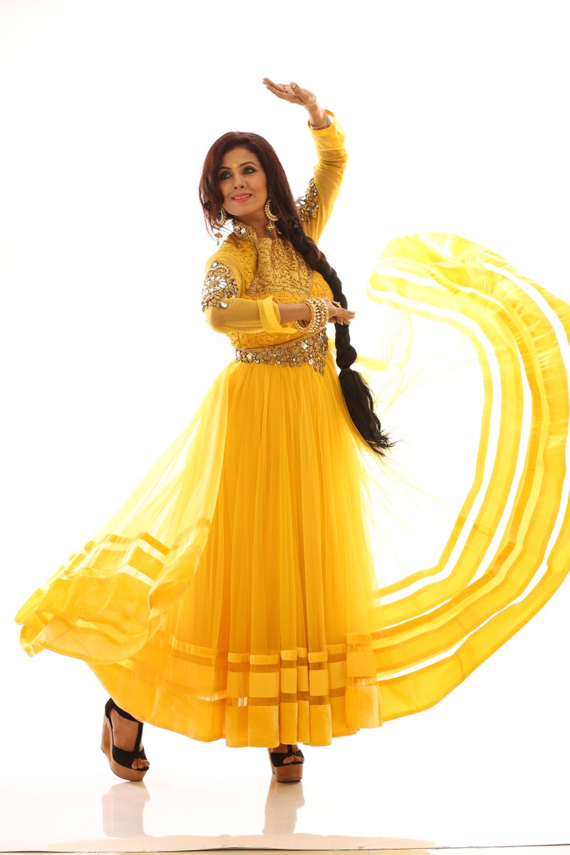 sufisoniaarora's tweet photo. Sufi Singer @sufisoniaarora http://t.co/UTXF0KMgc9