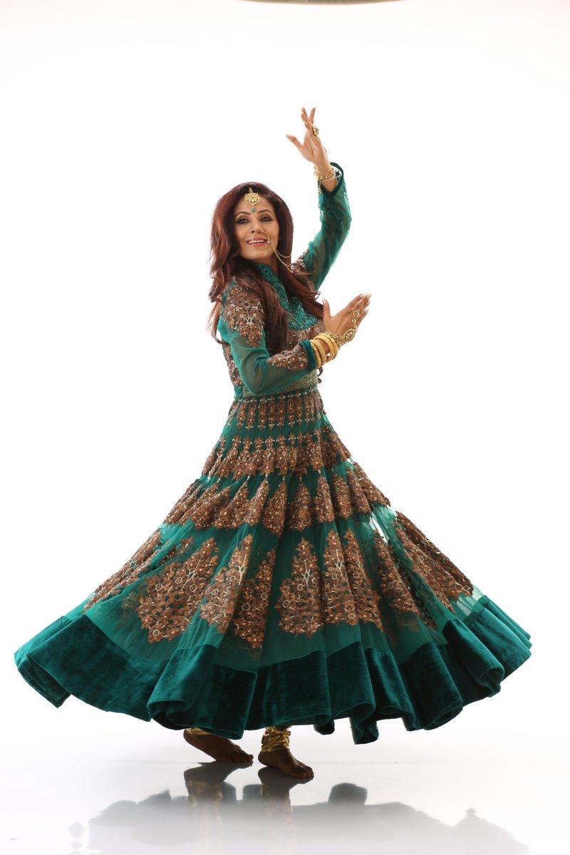 sufisoniaarora's tweet photo. Sufi Singer @sufisoniaarora http://t.co/UTXF0KMgc9