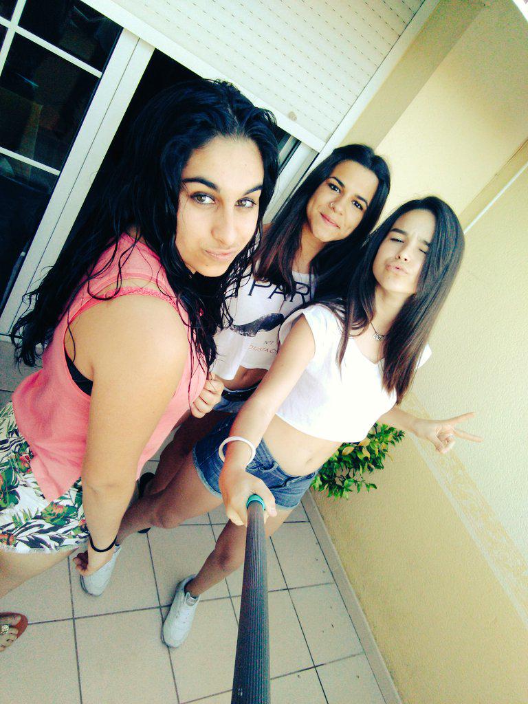 gemalaulhe's tweet photo. 👯🐷👲   💗💗💎 http://t.co/ib70YoQnrP