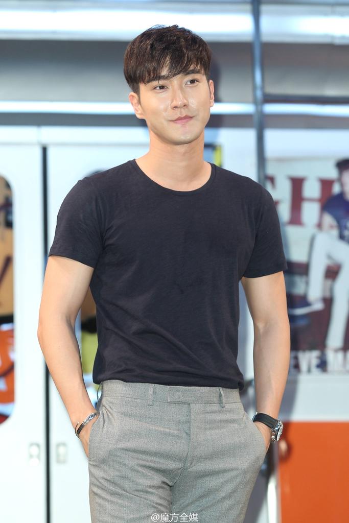 SiwonSpecial's tweet photo. 150516 #Siwon at Steve Madden K-Party in HK. Credit as tagged (1) http://t.co/tYDPhgG3Dw