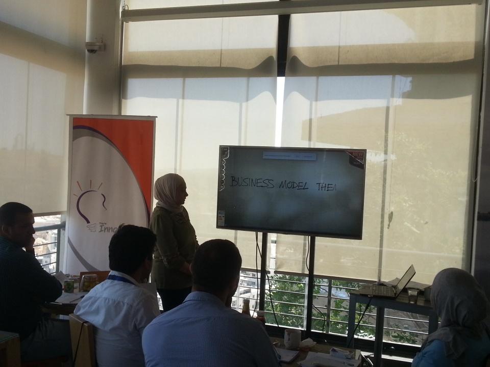 LaRolitta's tweet photo. #entrepreneurship &amp; turnin #business_ideas 2 #startup r the core issues of #TTI101 sessions @TTInnovation #Jo #Amman http://t.co/upWiw1nP2r