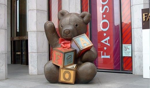 IanDempsey's tweet photo. FAO SCHWARZ NY CLOSING http://t.co/NjRJWqynTr http://t.co/9kHKqVyN3M