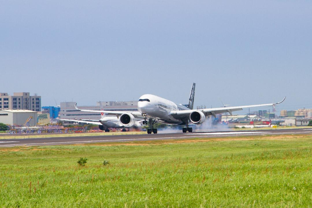 CFHVAl4UgAA-DO0.jpg