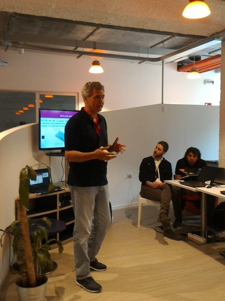 eudigio's tweet image. Antonio Rizzo presents @UDOO_Board @Neomobile_Group one of the award for  #hackdisabilities !!