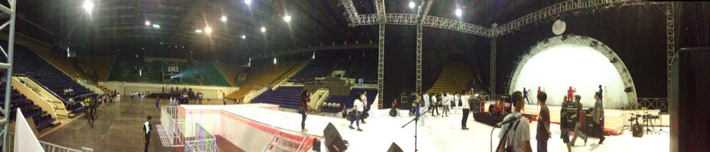 sheilaon7's tweet photo. Mari malam ini kita taklukan Istora Senayan Jakarta ~ @labsproject15 

#HariBersamaSO7 #SO7show http://t.co/fSIev09sLm
