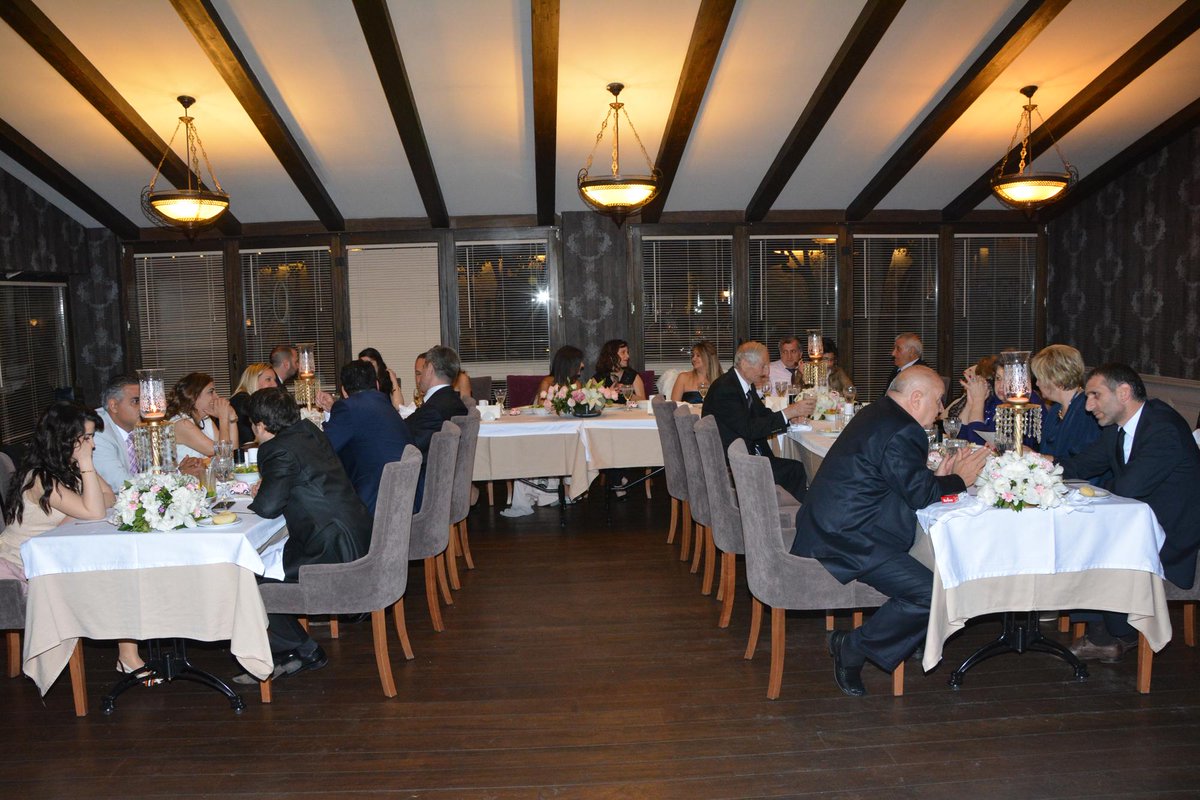 keyifli bir nişan yemeği