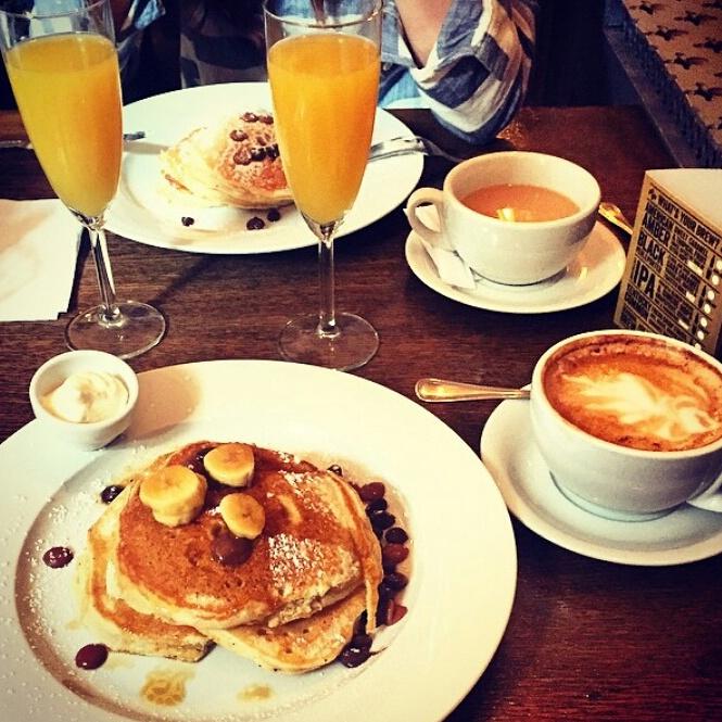kitchen_62's tweet photo. Gorgeous weather for a walk on the pier and brunch in #kitchen62 #dunlaoghaire http://t.co/OgkNWzejw7