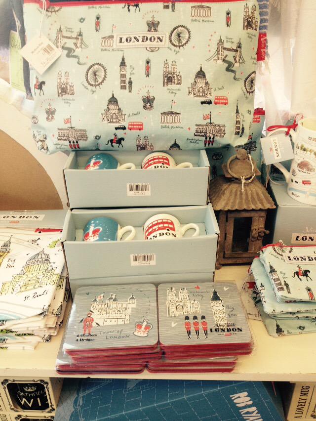 DarchandDuff's tweet photo. Stroll down the Avenue today, lots of lovely new stock #shopnorthfields Keep your indie high street alive. http://t.co/xdmcyboZM4