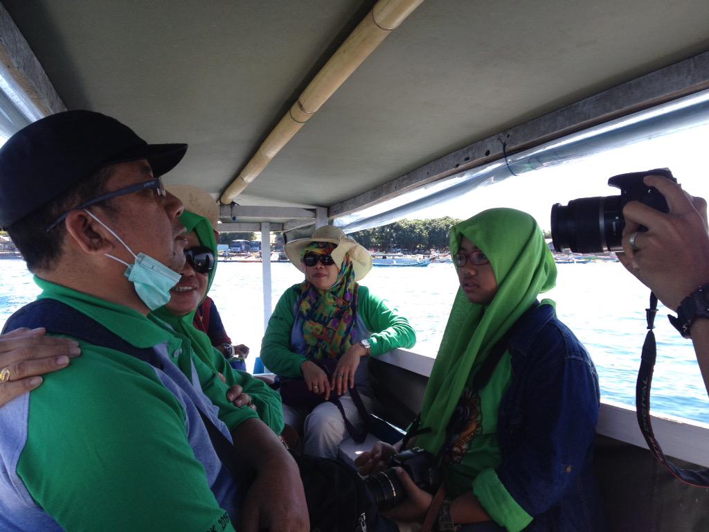 SelaparangTours's tweet photo. Day-3: Pink Beach Trip. #tripFKUB88 http://t.co/d3UiJZtwpQ