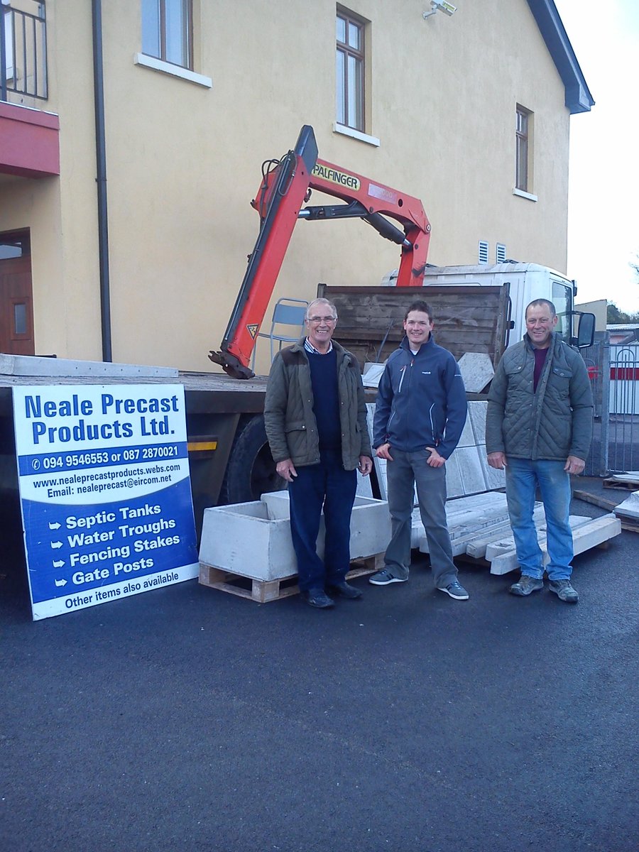 conspringshow's tweet photo. First guys on site setting up their stand for Connacht Spring Show tomorrow #nealeprecast #topmen http://t.co/XSEwU41bz0