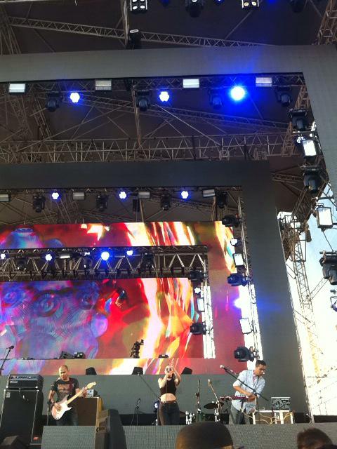 rapplerdotcom's tweet photo. Sinyma (@sinymasound) now onstage! #CloseupForeverSummer http://t.co/Zpj8anRDSG