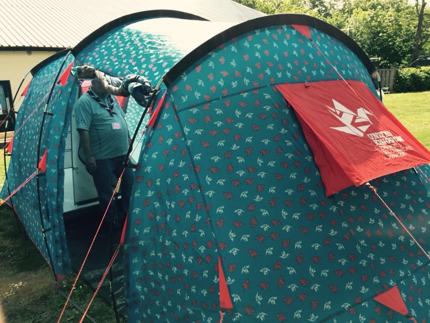 WSJUnit72's tweet photo. Just to prove that the tents are tall enough to fit Greg in! #japan2015 @ukcontingent http://t.co/H13yDTWBLh