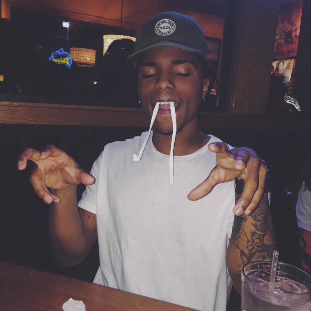 httpyourpapi's tweet image. Im the coolest person at Buffalo Wild Wings right now just ask @brckenribs