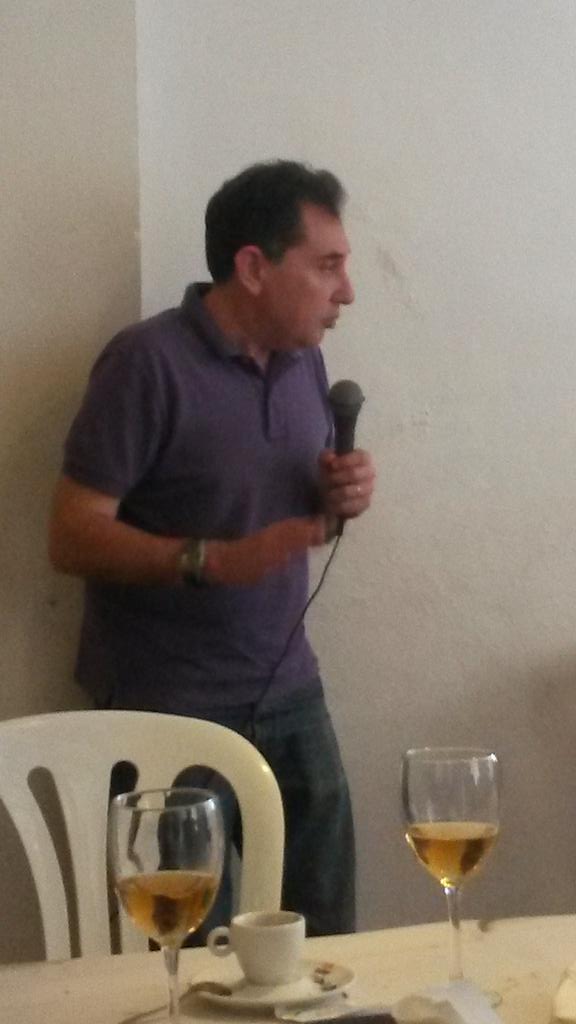 ppalboraya's tweet photo. @m_alvaro dando a conocer las propuestas del @ppalboraya para la huerta.#Reilusiónate #entretots http://t.co/7nK6KnSQDc