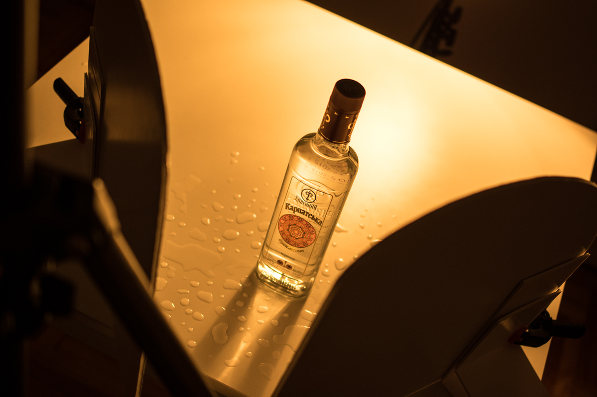 yeloowStudio's tweet photo. Ostatnio pada deszcz to i u nas jest mokro #photography #backstage #vodka http://t.co/b0IcvipzhS
