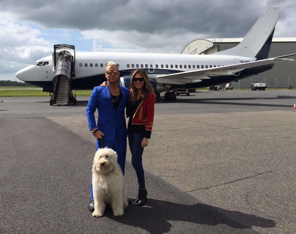 robbiewilliams's tweet photo. Sorry @goodboyspencer, no dogs allowed. This is where we leave you - see you next week http://t.co/ye3lHTg44D