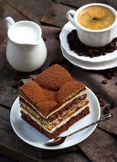 #bencemutluluk tiramisu ve kahve. ☕🍰  Tüm kahveseverleri eşsiz damak tadlarıyla buluşturmak için bekleriz. #2015hit2