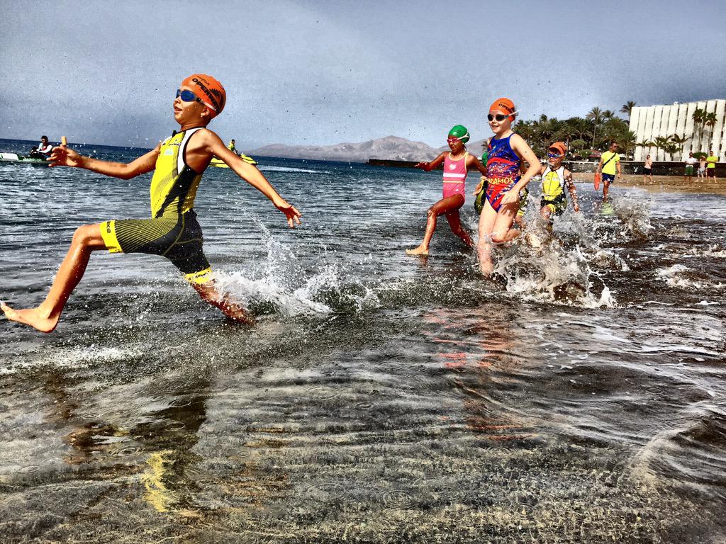 lanzaopenwater's tweet image. The kids are off! #perfectconditions #LZOpenWater #lanzarote #puertodelcarmen