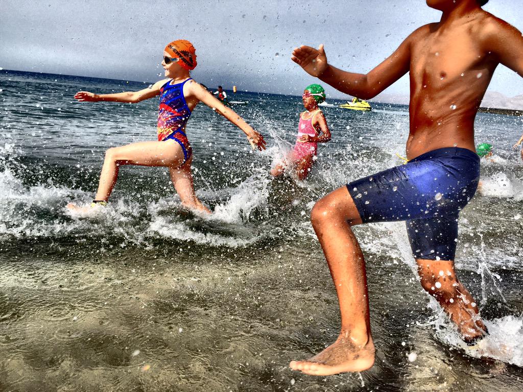 lanzaopenwater's tweet image. The kids are off! #perfectconditions #LZOpenWater #lanzarote #puertodelcarmen