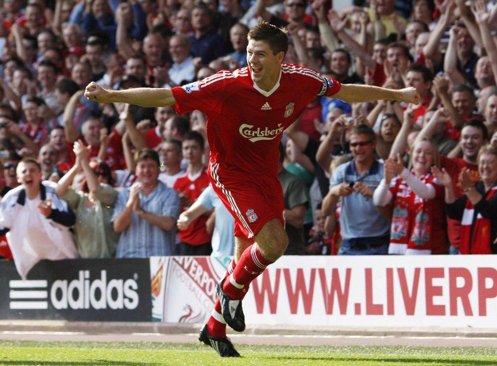 voetbalzonenl's tweet photo. In beeld: 30 prachtige beelden van Steven Gerrard op 'zijn' Anfield #liverpool http://t.co/rPxLtRGvOO http://t.co/W028NTp9sF