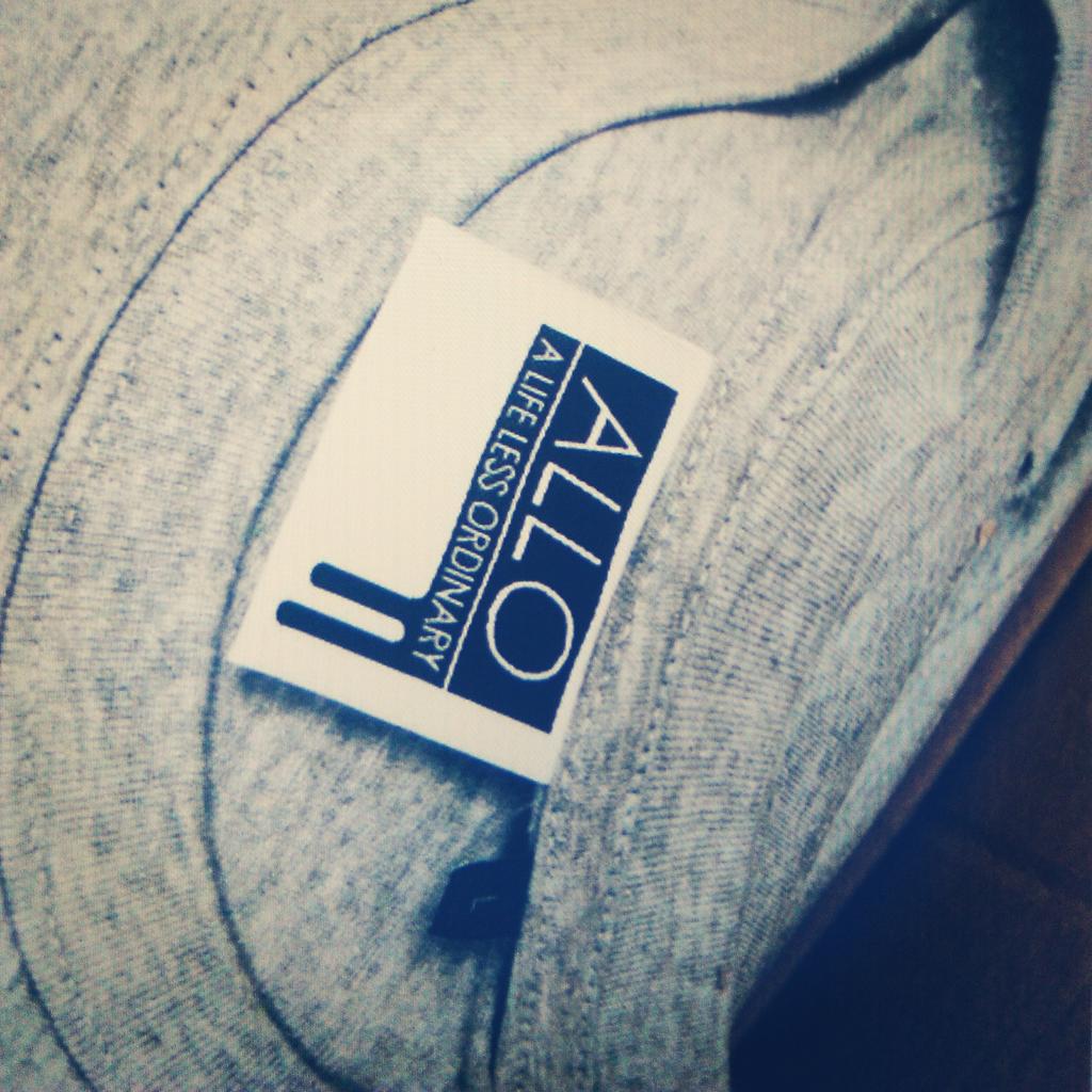 alloapparel tweet picture
