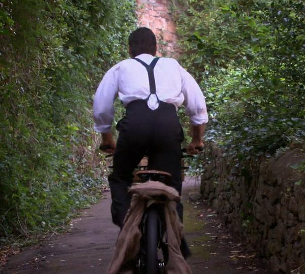  Happy birthday, joyeux anniversaire Yannick, je pense que le 2ème vélo irait mieux non ? Big day XOXO 