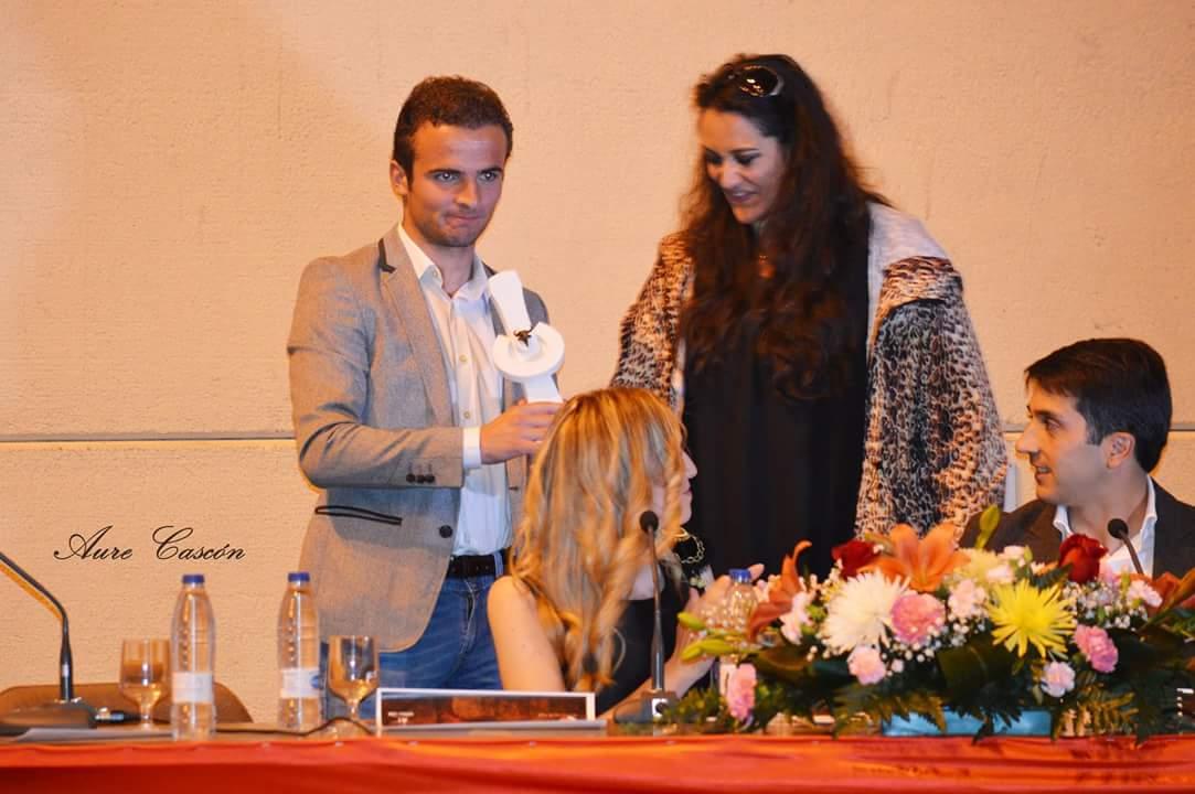 Damian_Castano's tweet photo. Gracias a @TopasPueblo al maestro V.M.Martin @aranchamartin13  y a @Victoriarodrima  por el homenaje de ayer!!! http://t.co/kBwvnT4rGK
