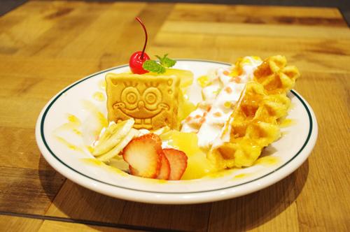 タワーレコードカフェ 表参道店 スポンジボブ こちらは表参道店限定メニュー スポンジ ボブ もちもちワッフル 通常のベルギーワッフルに加えてスポンジ ボブの顔に焼かれたワッフル パイナップル風味のヨーグルトソースで召し上がれ Http タワーレコードカフェ 表参道店 スポンジボブ こちらは表参道店限定メニュー スポンジ ボブ もちもちワッフル 通常のベルギーワッフルに加えてスポンジ ボブの顔に焼かれたワッフル パイナップル風味のヨーグルトソースで召し上がれ Http