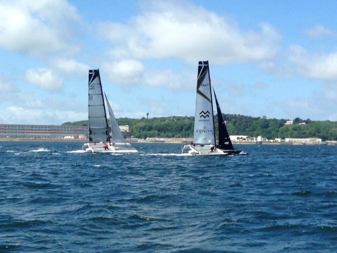 jpnicol's tweet photo. Gros match entre Spindrift et Groupama, au #gpen2015 http://t.co/vd35noyckv
