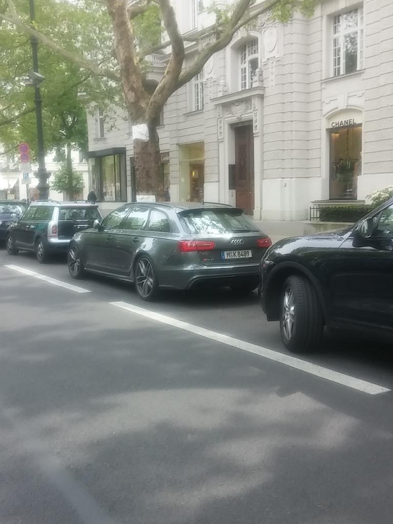CarspotterPaul's tweet photo. RS6 am Kudamm http://t.co/WBPfFXJ98A