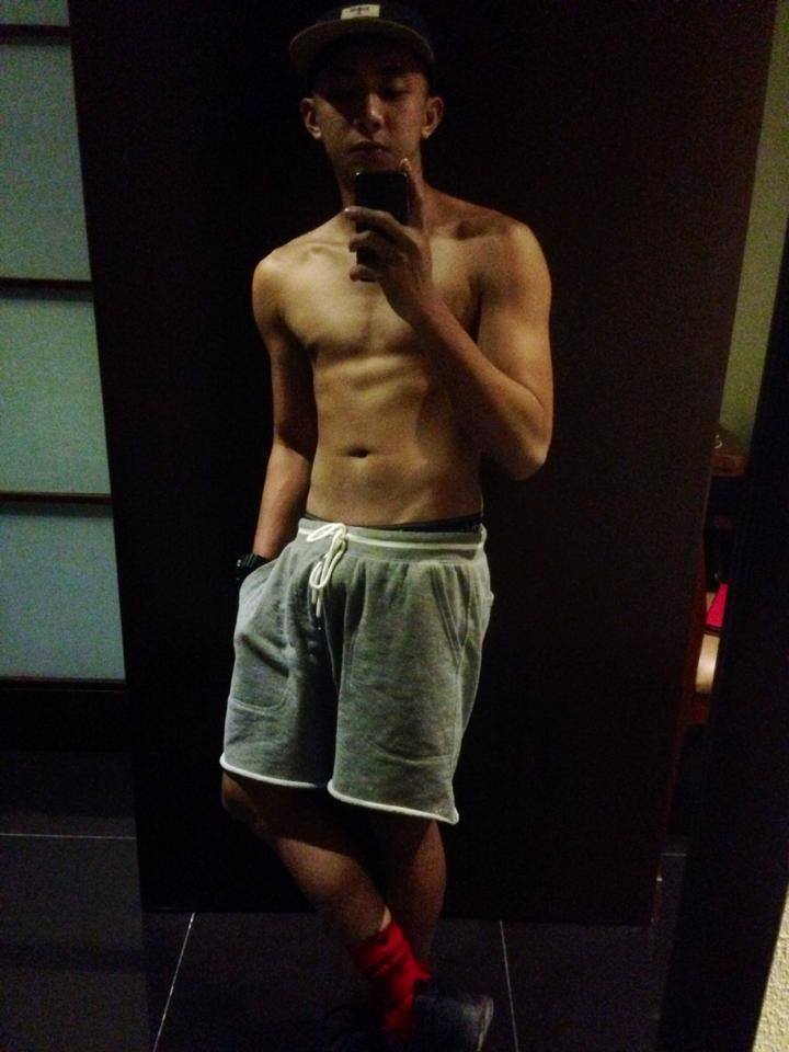 CmSgim's tweet photo. Feeling Malaki ang Katawan 😝😂😍 
#Feeling http://t.co/vhNJCkW5wh