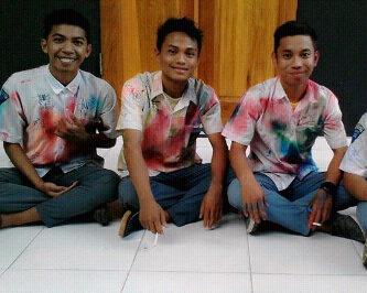 RahmatLasale's tweet photo. Lulus coy . Thanks allah :)
#LULUSUN2015 # http://t.co/ImVkHw97Tn