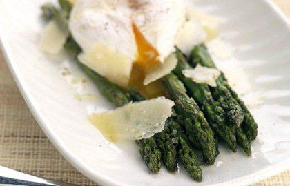 PurpleGrapeTeam's tweet photo. Our #Brunch today has to be the classic poached egg with #FoodOfTheWeek asparagus #foodporn http://t.co/bIUl2TqCJv http://t.co/l0NyEfLARi
