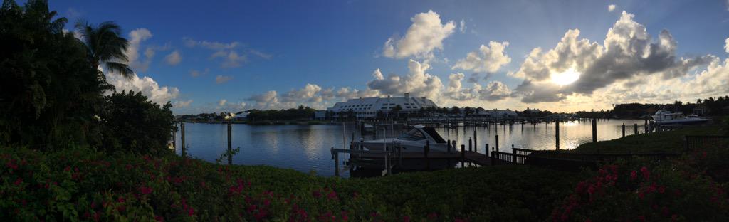 Emalfarb's tweet image. Admirals cove marina sunset, rare view, once every quarter century, guess why?
#admiralscove #marina #rareview #