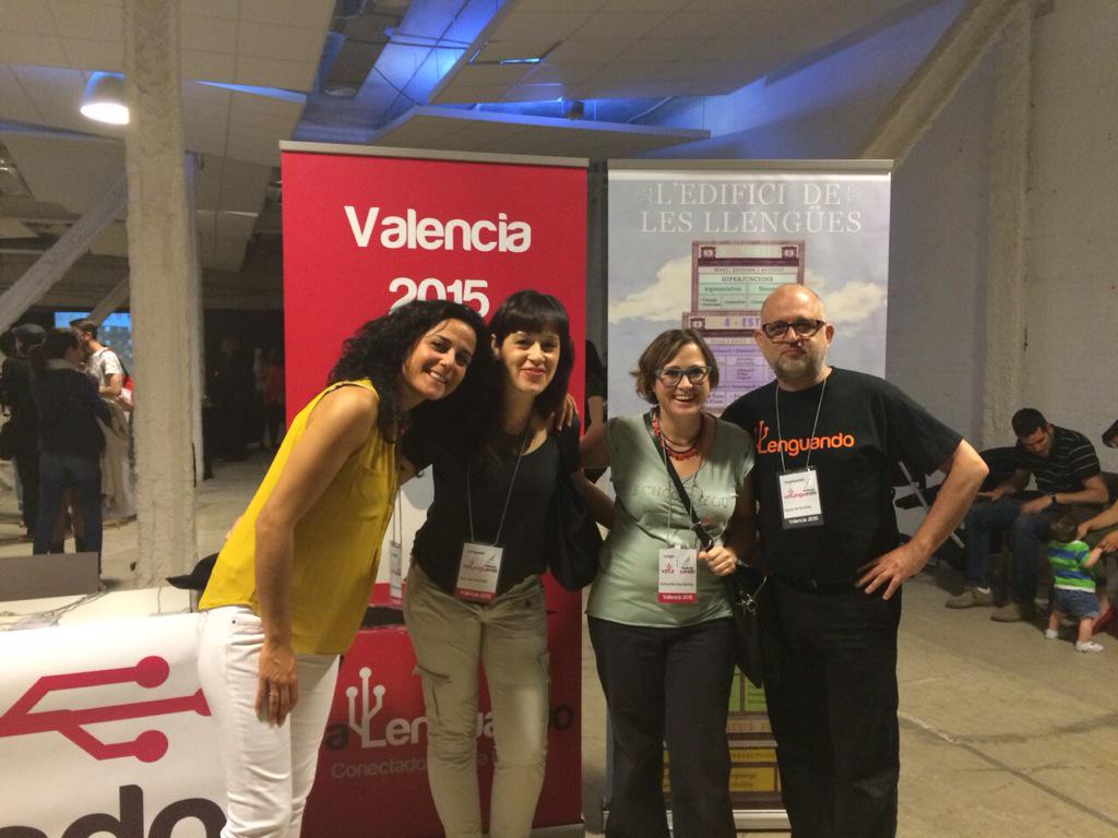 Sonia_Saura's tweet photo. Con el padre lenguante @ebaste @TraduccionesVM en #Valenguando http://t.co/eafDa4xaXH