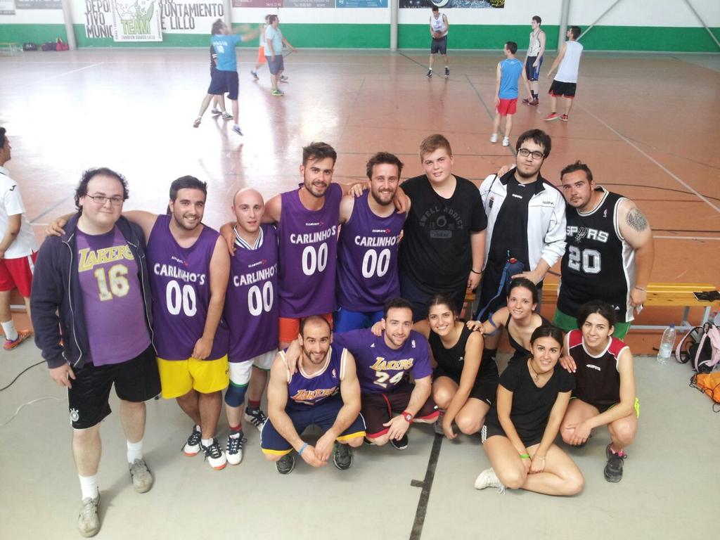 Gabi185cm's tweet photo. Claroooo que siiii!!! Partido final de Los Carlinhos OO!!! Gran maratón #MemorialCarlos @tiradovic @franciscoreals http://t.co/sOYN94jhLI