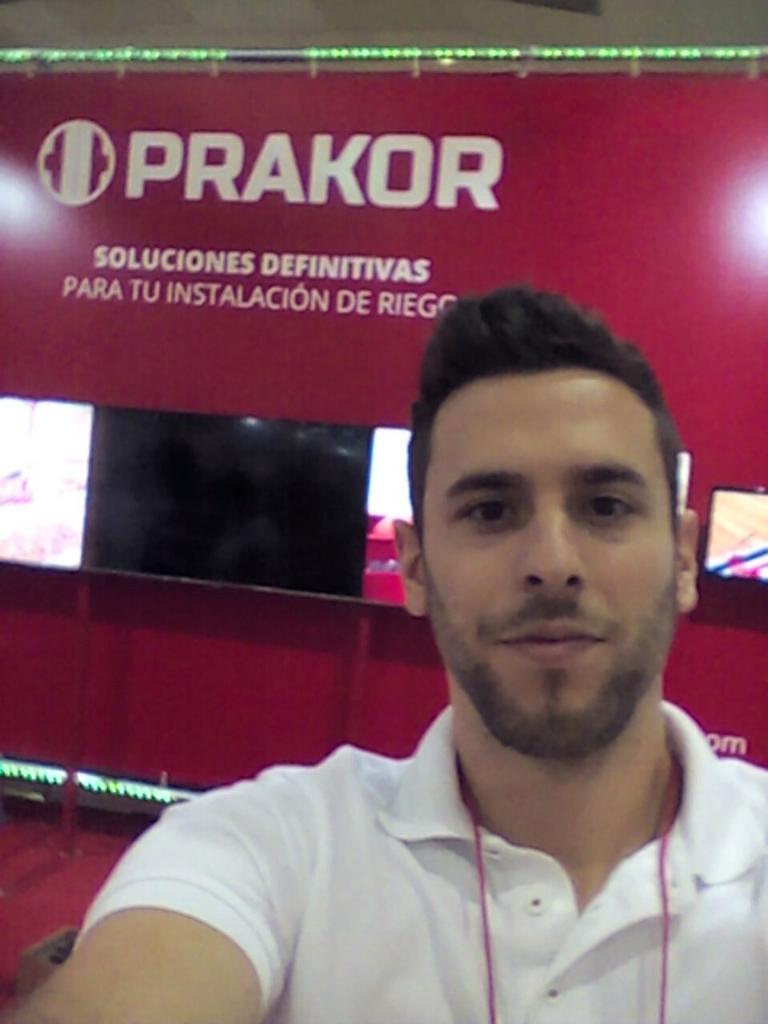 IsmaWis's tweet photo. Último día de feria. Vamos! #CyAMarkeTeam #Prakor #Fame #Marketing http://t.co/iZ8bCCwjHG