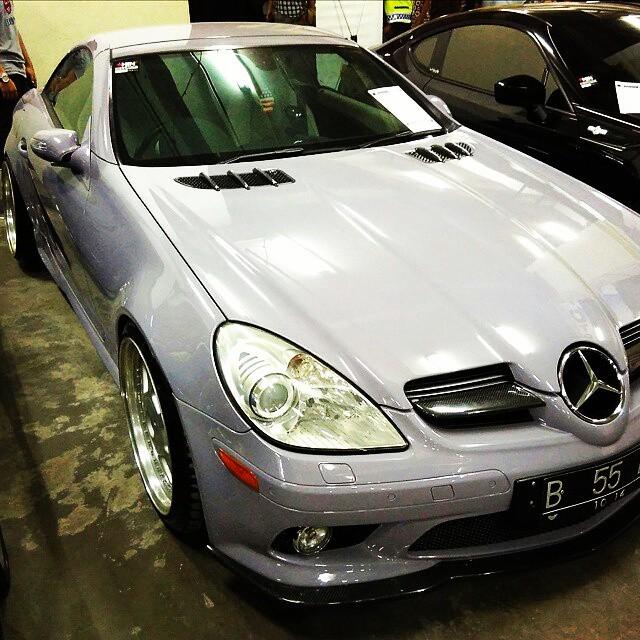 HINofficial's tweet photo. #Regrann from @lowismystyle -  EastCrew Auto Club at Hot Import Night Bogor 
#eastcrew #fewp #lowismystyle #mercede… http://t.co/tR7bcbIVIK