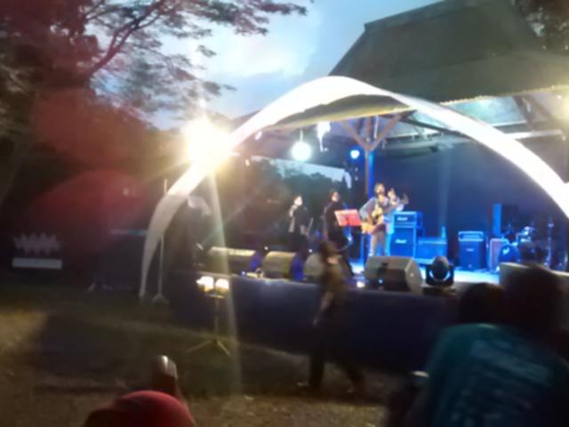 Perform dari <a href="/piringkayu/">hi</a> yang asik banget! #helarfest #Lightchestra <a href="/UlinSasab_bdg/">UlinSasab</a> <a href="/BCCF_bdg/">BCCF</a>