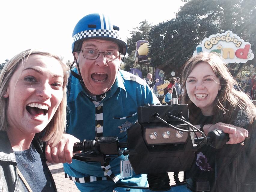 AimeeJuneStrett's tweet photo. @ATConferences #biztwist #coolestguy #wanthimasmydad @Lizhutchings93 http://t.co/3TNjkTE3NB