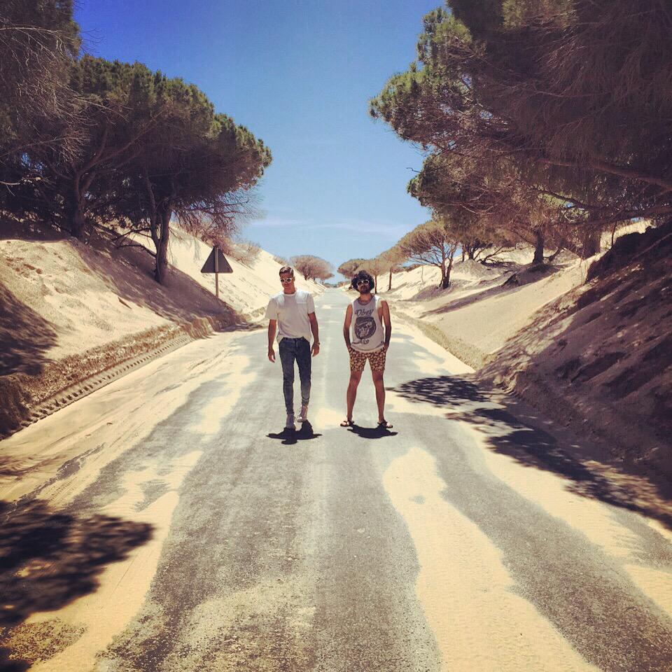 bitchizlikeus's tweet photo. Vamos buscando tu mirada y tus palabras, esperando encontrarte al final del camino. #hellobitchiz http://t.co/g7vws5WvR4
