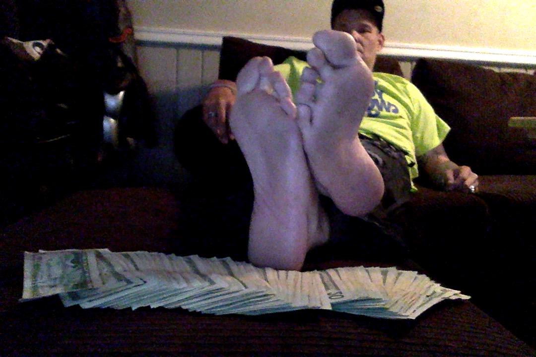 Masterpapi3's tweet photo. Come See Me Live To Worship These Size 13s Skype-CashMasterPapi
#barefeet #findom #footworship #cashslave #humanatm http://t.co/l3YZd1BHw3