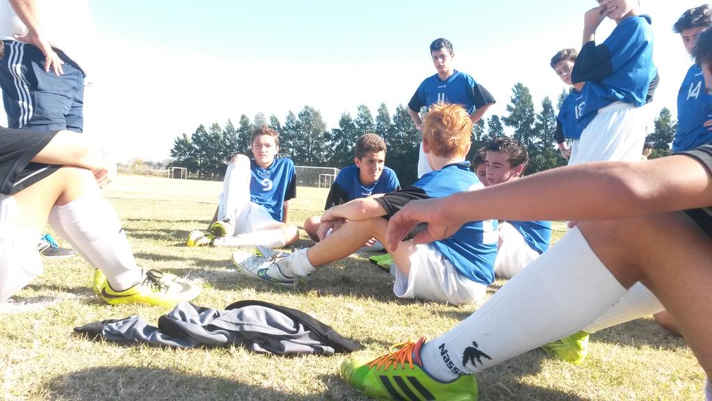 FutbolORT's tweet photo. Imagenes de la jornada de #Ficda de hoy. #Ort visitó a San Patricio con menores (0-1) y cadetes (3-1). http://t.co/qixU6Rnxi0