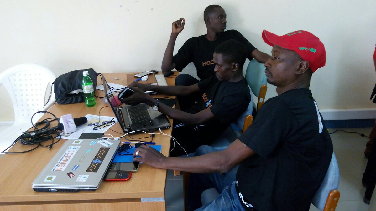 usseinAbil's tweet image. L'équipe ALPHA attend impatiemment son tour #h4dev_dosso #hack4dev