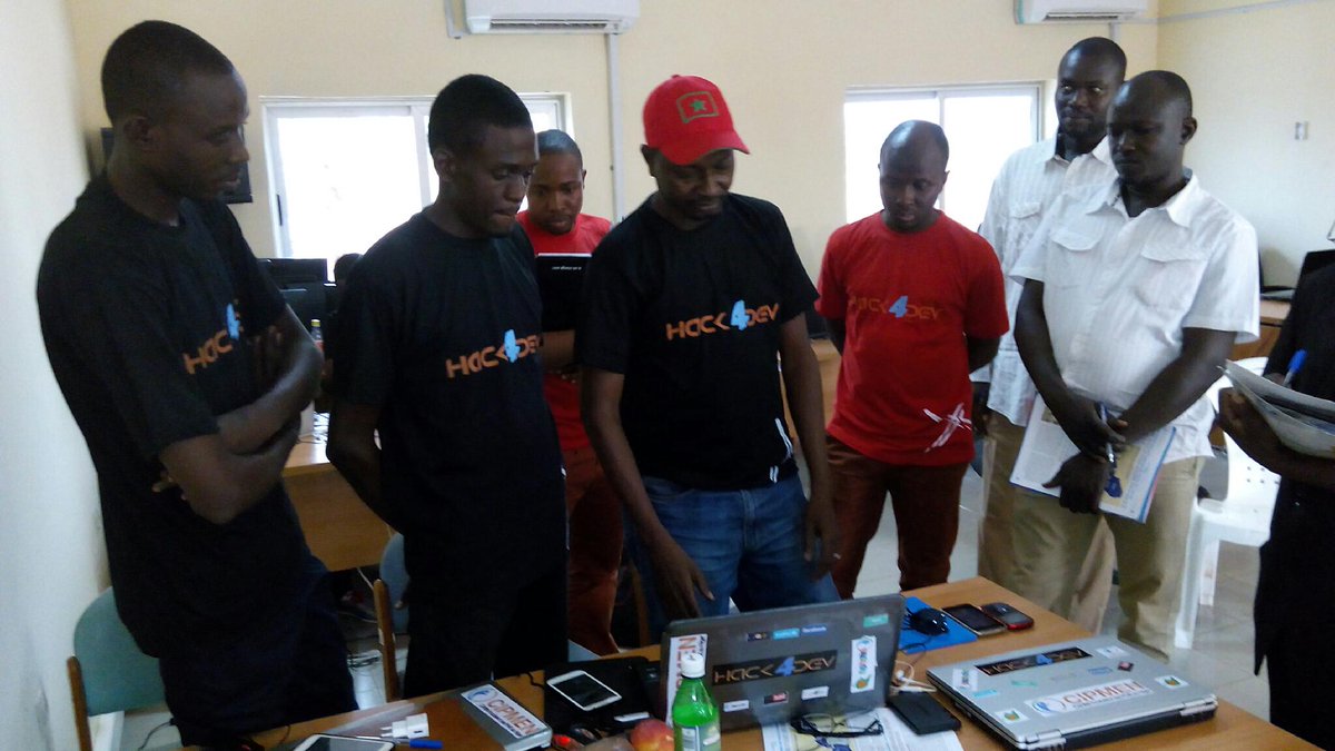 usseinAbil's tweet image. Et enfin la présentation de la dernière application ALPHA #h4dev_dosso #hack4dev