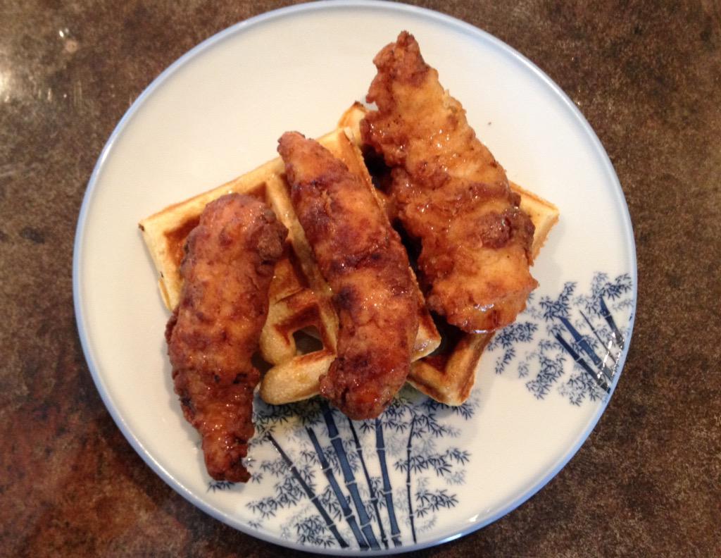 aswb83's tweet image. Homemade fried chicken &amp;amp; waffles this morn. #FoodStatus